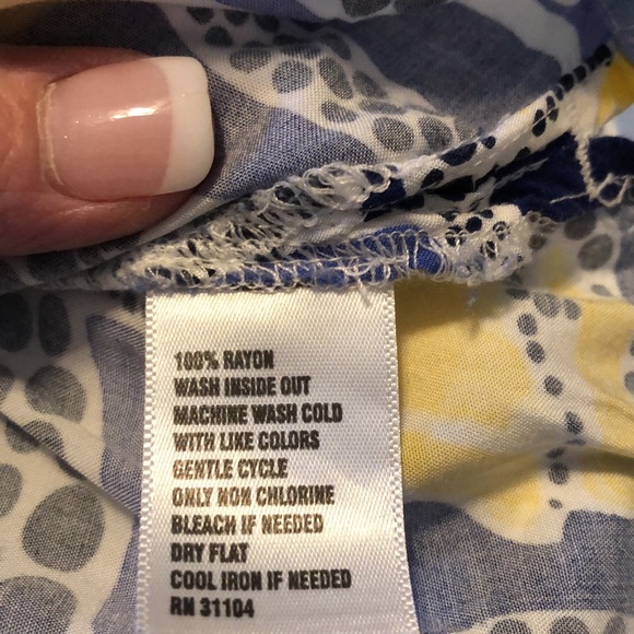 Crown and Ivy Ruffle neck tank szPL - Picture 6 of 7